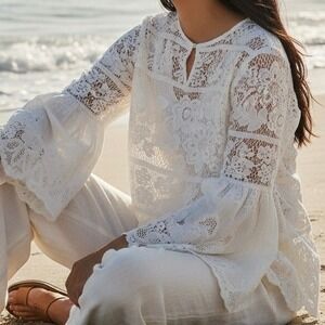 Adiva White Floral Lace Bell Sleeve Boho Blouse Women Medium Scalloped Hem Top